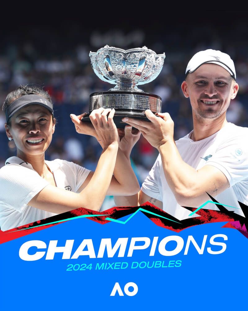 謝淑薇（左）與波蘭搭檔傑林斯基（右）26日拿下澳網混雙冠軍。（圖取自twitter.com/AustralianOpen）